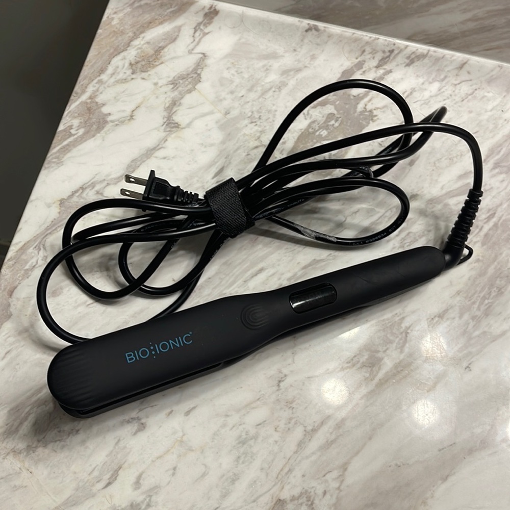 Bio ionic straightener flat iron